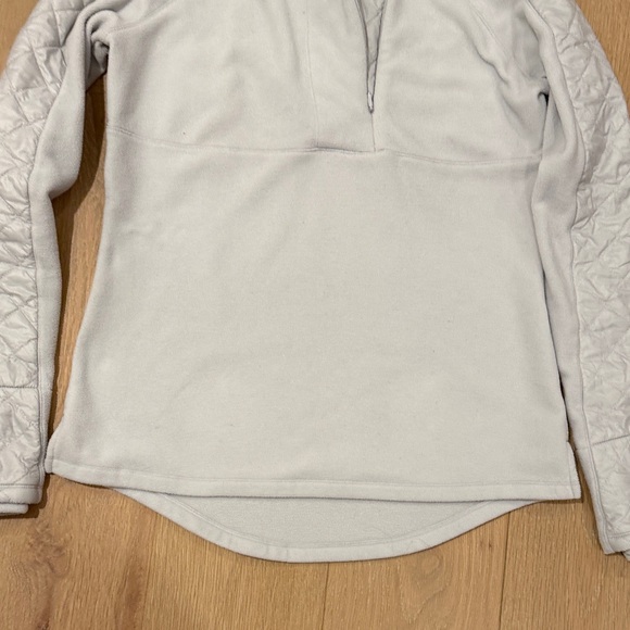 Athleta Women’s Gray Quilted Half-Zip Pullover size medium - Picture 4 of 13